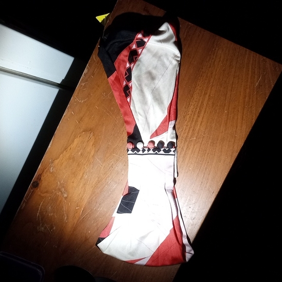 Pucci silk geometric top with belt and storage bag EUC - Picture 9 of 11